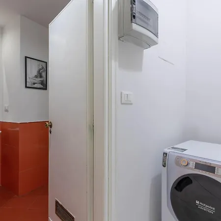 Daire Charming Loft Near The Duomo Cathedral *