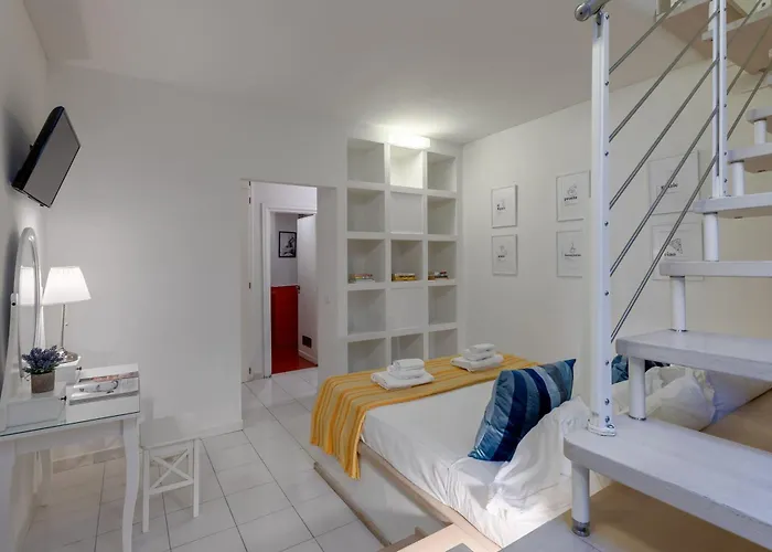 Charming Loft Near The Duomo Cathedral Апартаменты Флоренция