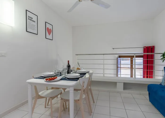 Charming Loft Near The Duomo Cathedral Апартаменты Флоренция